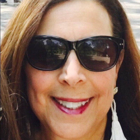 Meet your Posher, Cynthia - Picture 1 of 1